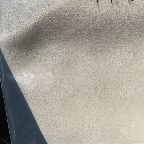 Zahraa The Label Premium Chiffon Scarf in Ivory - Picture 5 of 6